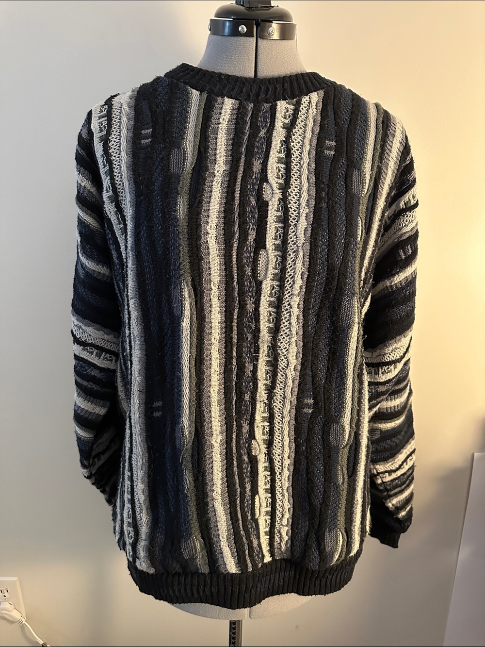 Men's Striped Textured Crewneck Sweater - Black & Gray